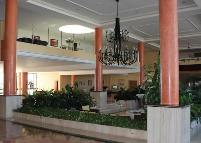 Hotel Grand Muthu Golf Plaza &